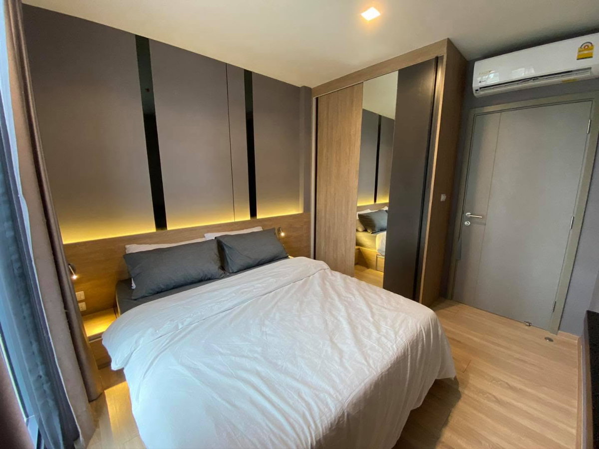 รูป P-136414 ยูนิตสุดพรีเมียม The BASE Garden Rama 9 วิวสระว่ายน้ำ เฟอร์เครื่องใช้ไฟฟ้าครบ ใกล้ทางด่วนศรีนครินทร์ Line: @easythaihome 085-592-2897 - รูปที่ 1/10