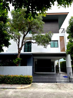 บ้านเดี่ยวให้เช่า : ให้เช่า บ้านเดี่ยว 3 ชั้น บ้านลุมพินี สวนหลวง ร.9 พร้อมอยู่ ใกล้สวนหลวง ร.9, Mega Bangna และสนามบินสุวรรณภูมิ