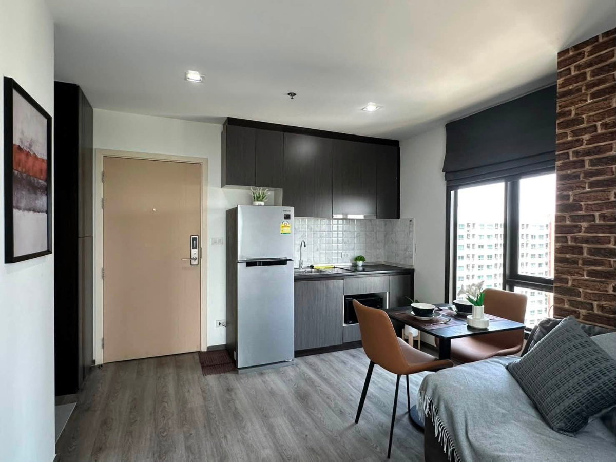 picture Condo for RENT : Rich Park @ Triple Station   𝐒𝐢𝐳𝐞 : 35 sqm. 1 Bed /1 Bath / Corner Room/City View/Facing South /Pool View  𝐅𝐥𝐨𝐨𝐫 : 24th  - 2/15