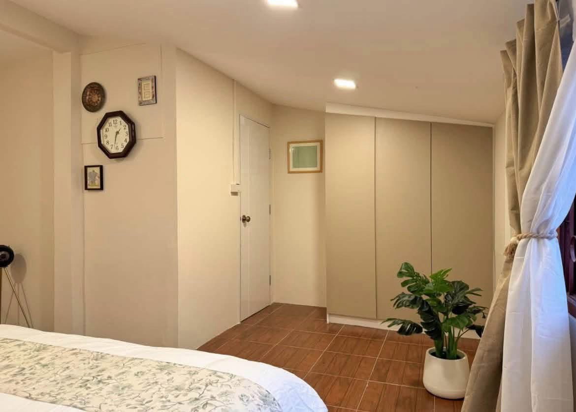 รูป LTHC15995 - Pet-Friendly House for Rent Huai Khwang | Ratchadanives Village | 139K/Month | บ้านเดี่ยวให้เช่า ห้วยขวาง เลี้ยงสัตว์ได้ - รูปที่ 5/10