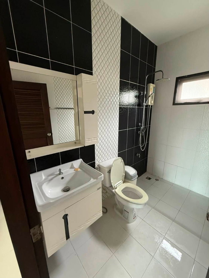 picture Modern 2-Storey Detached House for Sale in a Secure Residential Project - 8/16