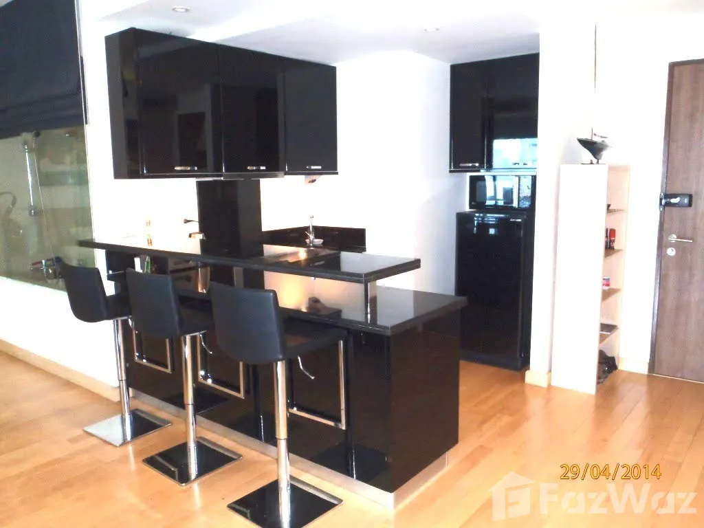 picture Trendy Condo : Large Modern Open plan SuperStudio 6597985 - 1/18