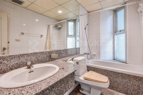 Sathorn House Unit Priced Below Market near BTS Surasak