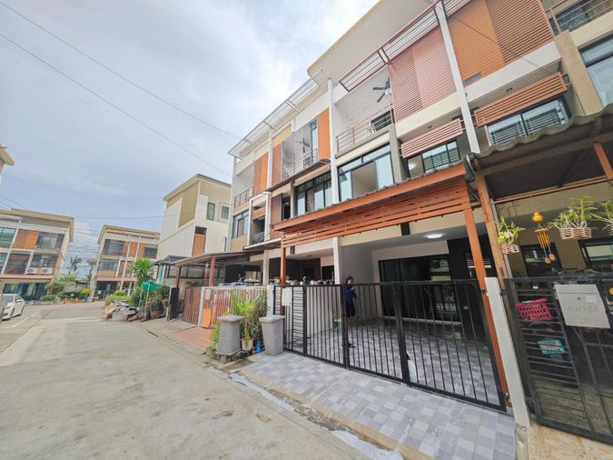 3-bed townhouse for sale, 140 sqm, 17 sq wah, Six nature Petkasem 69