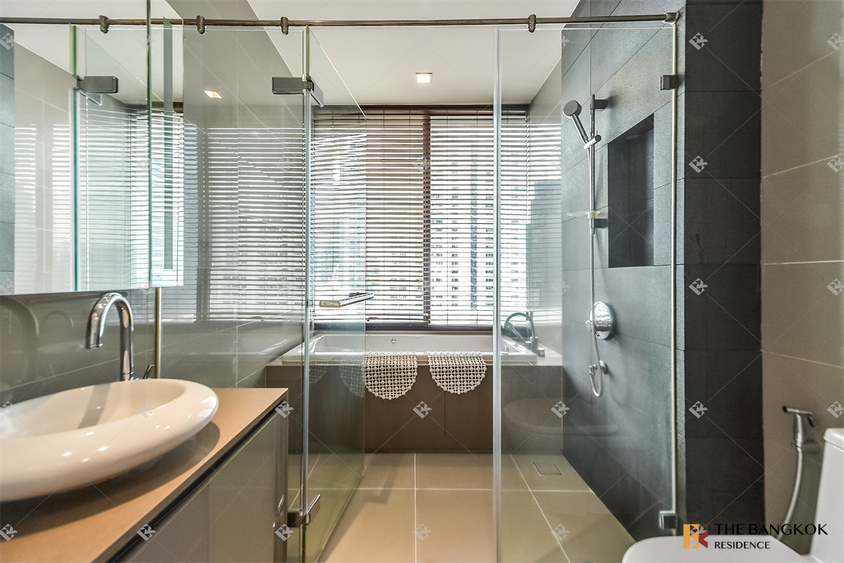 picture M Silom near BTS Chong Nonsi Convenient Travel, Great Value per Square Meter - 7/10
