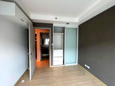 ขายคอนโด : Call : 091-949-9463 Condo Thru Thonglor (ขายต่ำกว่าราคาตลาดเยอะ เพียง 2.2 ลบ.) ห้อง 36 ตารางเมตร 1 ห้องนอน ชั้น4 พร้อมเข้าอยู่