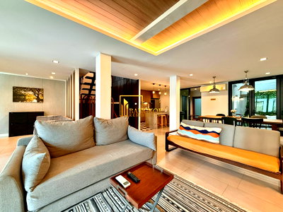 Townhouses for rent : Beautifully Renovated 3 Bed Townhouse For Rent in Ekkamai - BR8807TH