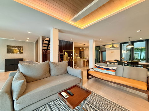 Beautifully Renovated 3 Bed Townhouse For Rent in Ekkamai - BR8807TH