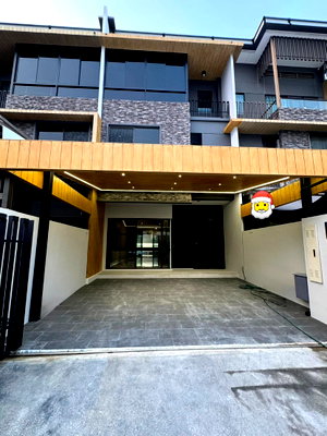 ทาวน์โฮมให้เช่า : 🏡ขาย / เช่า Luxury Townhome ระดับไฮเอนด์ | The Landmark เอกมัย–รามอินทรา 3 ห้องนอน 4 ห้องน้ำ ทำเลศักยภาพ ใจกลางเมือง ให้ความเป็นส่วนตัวสูง
