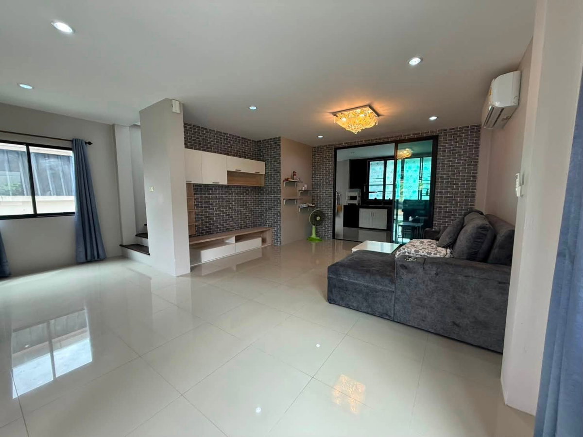 picture Modern 2-Storey Detached House for Sale in a Secure Residential Project - 2/16