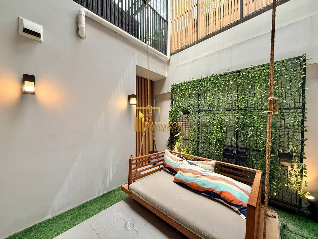 รูป Beautifully Renovated 3 Bed Townhouse For Rent in Ekkamai - BR8807TH - รูปที่ 13/40
