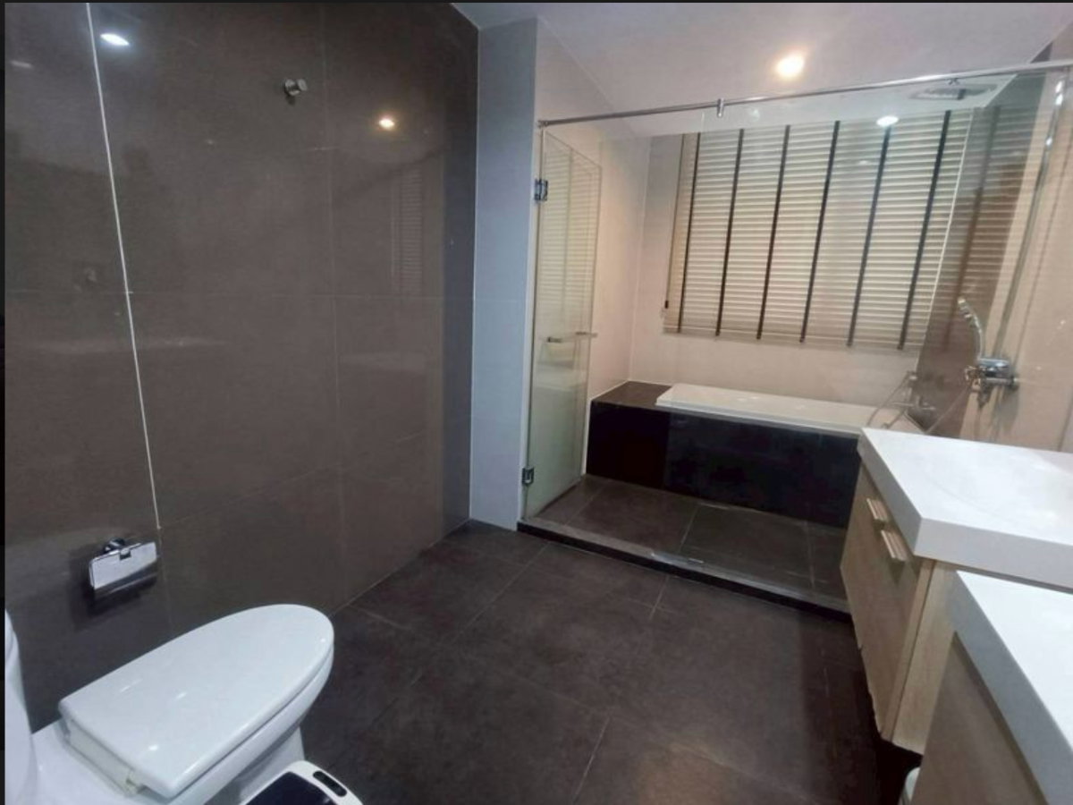 picture rent Capital Ekkamai. 4bed 200sqm. Private lift! Line id: @pfagent - 11/16
