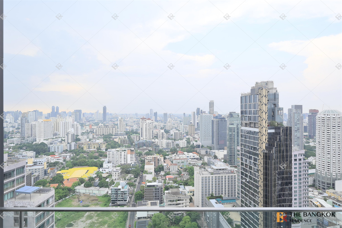 picture The Esse Sukhumvit 36 High-potential Location, Not as Expensive as You Think - 2/10