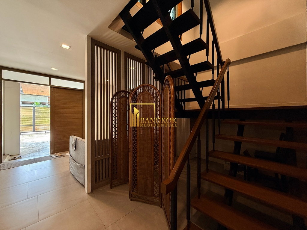รูป Beautifully Renovated 3 Bed Townhouse For Rent in Ekkamai - BR8807TH - รูปที่ 19/40