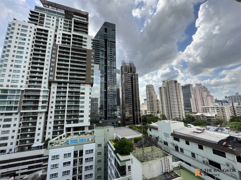 High-potential Location, Not as Expensive as You Think Acadamia Grand Tower near BTS Phrom Phong