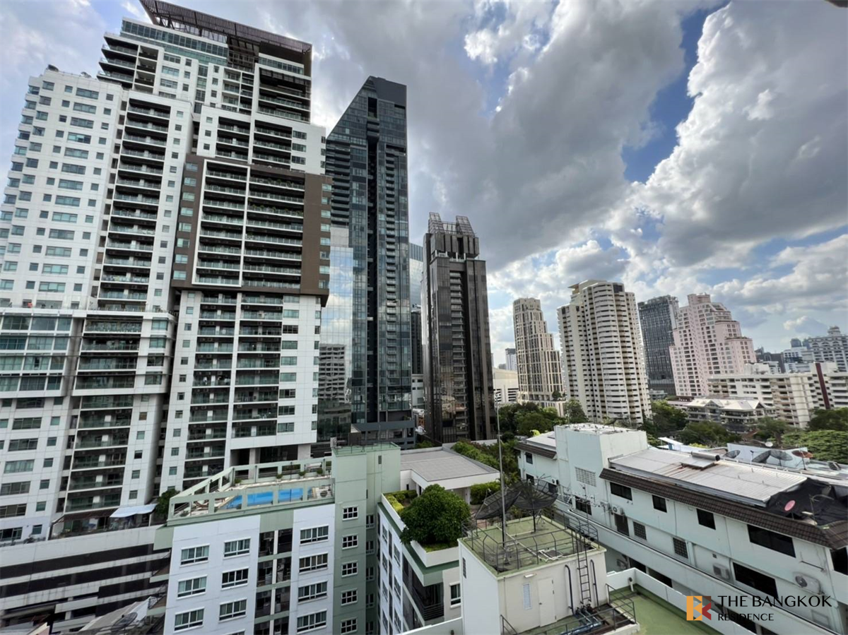 picture High-potential Location, Not as Expensive as You Think Acadamia Grand Tower near BTS Phrom Phong - 10/10