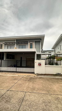 Two-story townhome for rent at Life @ Bang Lamung. Excellent location near Laem Chabang Industrial Estate.