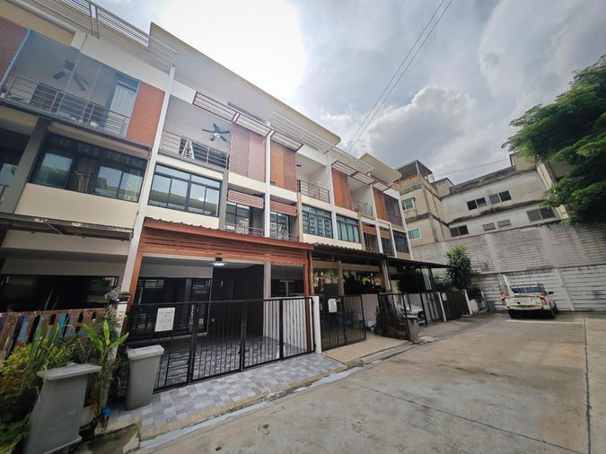 3-bed townhouse for sale, 140 sqm, 17 sq wah, Six nature Petkasem 69