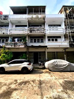 Townhouses for sale Ratchadaphisek Road : 5 Bedroom Townhouse for sale in Wong Sawang, Bangkok  6612791