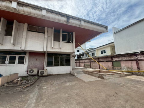 💥CP-11502💥 For Rent: Land with Detached House, Sukhumvit 71, Pridi Phanomyong 14, Soi Misuwan 3, Intersection 8/1 👉 Add Line @fastcondo