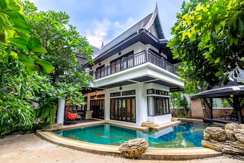 ขายพูลวิลล่าพัทยา 4 ชั้น พร้อมพื้นที่ใช้สอยกว่า 500 ตรม. ทำเลทอง ใกล้ทะเล