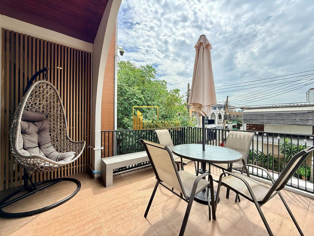 รูป Beautifully Renovated 3 Bed Townhouse For Rent in Ekkamai - BR8807TH - รูปที่ 23/40