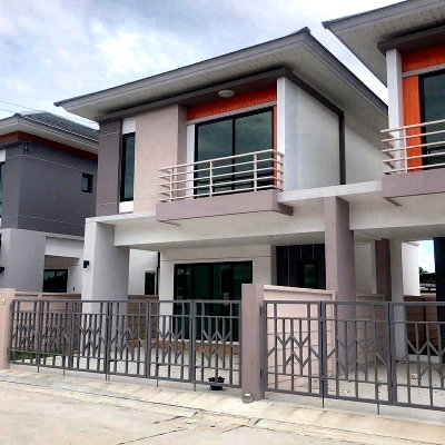 Twin houses for sale Chonburi : Urgent sale! Detached house in Phuri Village, prime location in Chonburi city center.