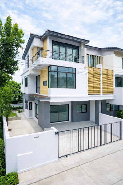 Ratchaphruek MRT Bang Rak Yai 1.13 km. 5 bedrooms, 3-story mansion, corner room, 4 bathrooms, near MRT Bang Rak Noi Tha It and Central Westville 45
