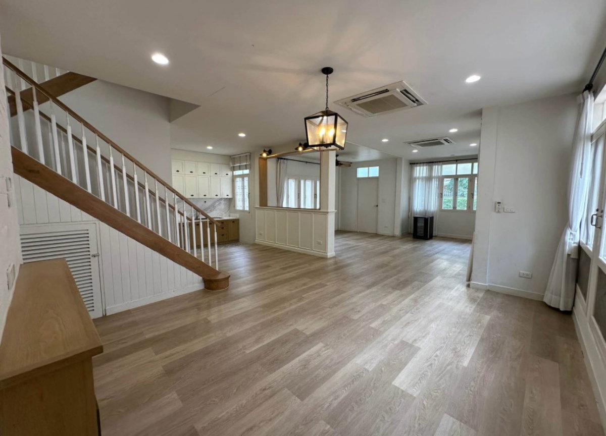 รูป LTHC15996 - House for Rent Asoke | Sukhumvit 12 | Near BTS Asoke | 150K/Month | บ้านเดี่ยวให้เช่า อโศก สุขุมวิท 12 - รูปที่ 1/13