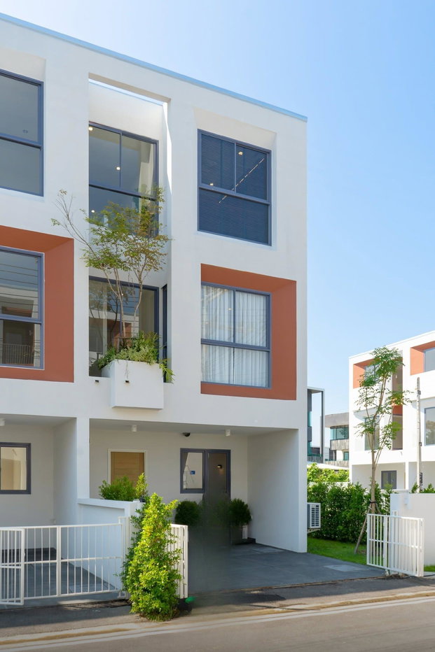 รูป 🏘️✨ ขายทาวน์โฮม 3 ชั้น ดีไซน์โมเดิร์นหรู ในโครงการคุณภาพ  #CHD101842 - รูปที่ 1/25