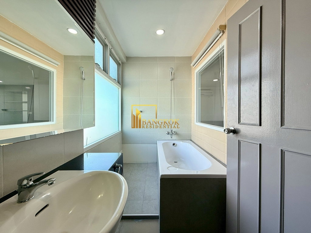 รูป Spacious 3 Bedroom Apartment For Rent in Phrom Phong Area - BR21180AP - รูปที่ 18/42