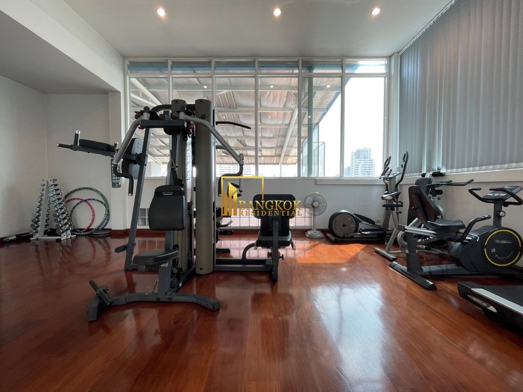 รูป Spacious 3 Bedroom Apartment For Rent in Phrom Phong Area - BR21180AP - รูปที่ 33/42