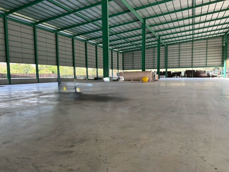 picture Land for sale with warehouse and buildings in Sriracha, Chonburi. High potential location. - 2/5