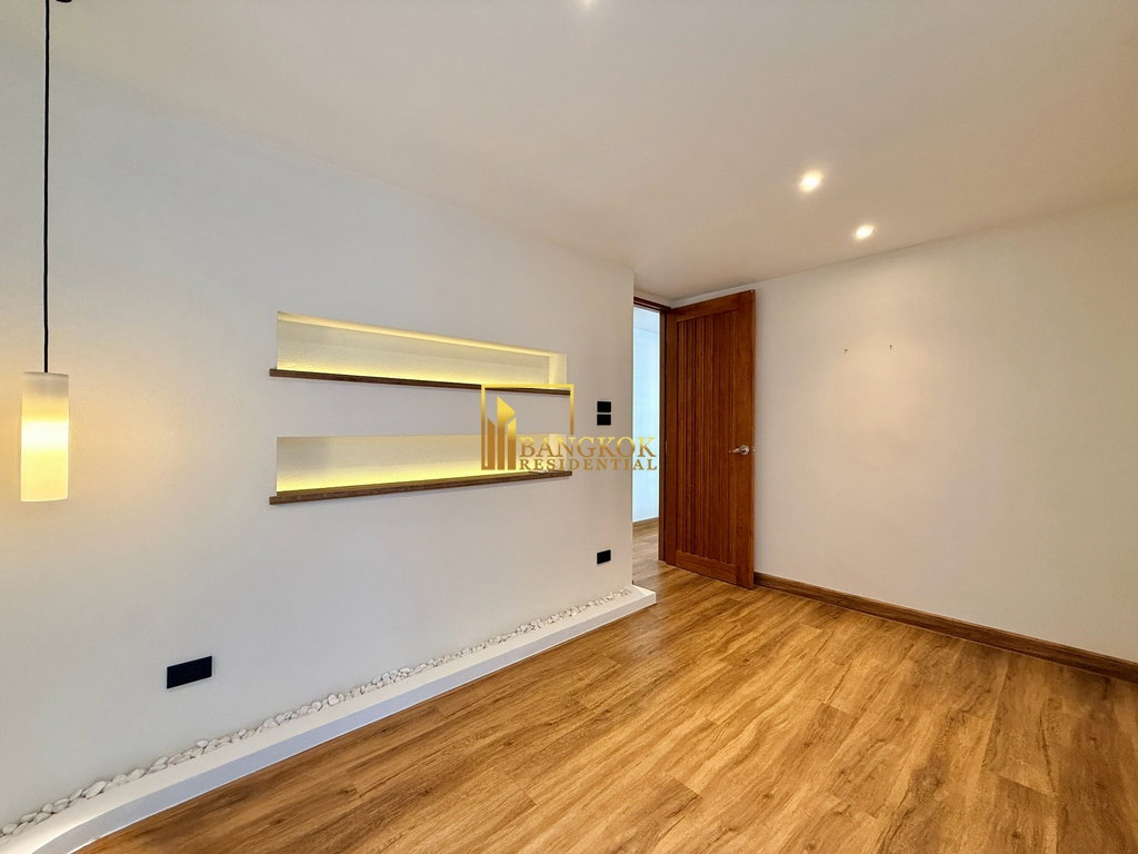 รูป Stunning 5 Bedroom Townhouse For Rent in Ekkamai Area - BR8804TH - รูปที่ 30/47
