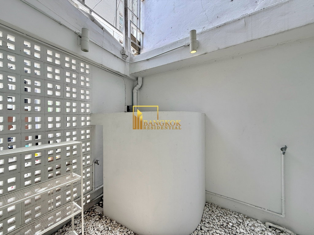 รูป Stunning 5 Bedroom Townhouse For Rent in Ekkamai Area - BR8804TH - รูปที่ 15/47