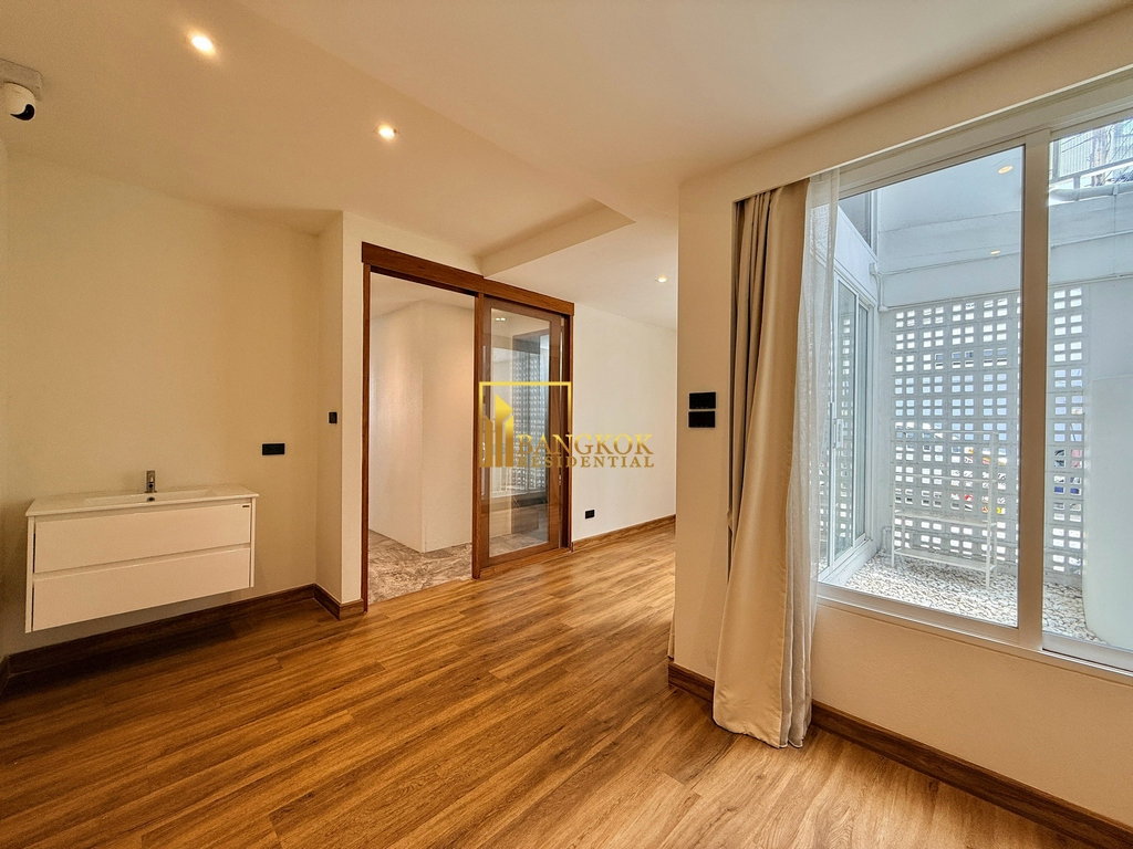 รูป Stunning 5 Bedroom Townhouse For Rent in Ekkamai Area - BR8804TH - รูปที่ 12/47