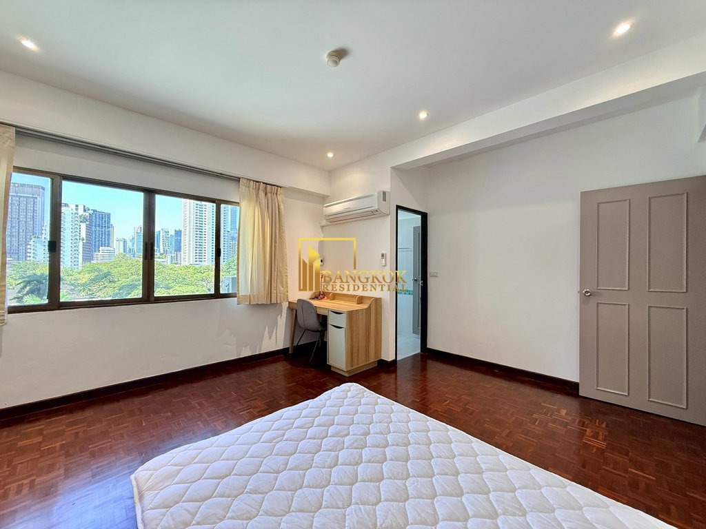 รูป Spacious 3 Bedroom Apartment For Rent in Phrom Phong Area - BR21180AP - รูปที่ 25/42