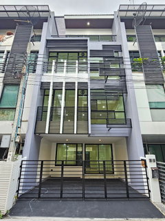 Urgent Sale 📣 4-story Home Office, Nirvana At Work Rama 9 - Ramkhamhaeng, near The Nine Rama 9. Excellent location, newly renovated. ☎️ 094-429-7915