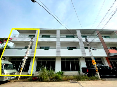 Shophouses for sale Wat Phra Yai : Commercial building for sale, Sukhumvit Road, South Pattaya, Bang Lamung, Chonburi