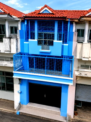 Shophouses for rent Bangkok : Kheha Romklao Road 58-66, commercial building, 3 floors, 3 bedrooms, 2 bathrooms, Big C Market, Kheha Romklao 500 m, Mosque Lat Buakhao School 800