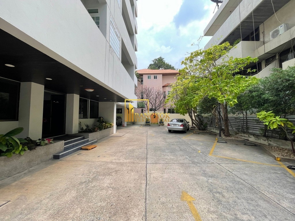 รูป Spacious 3 Bedroom Apartment For Rent in Phrom Phong Area - BR21180AP - รูปที่ 41/42