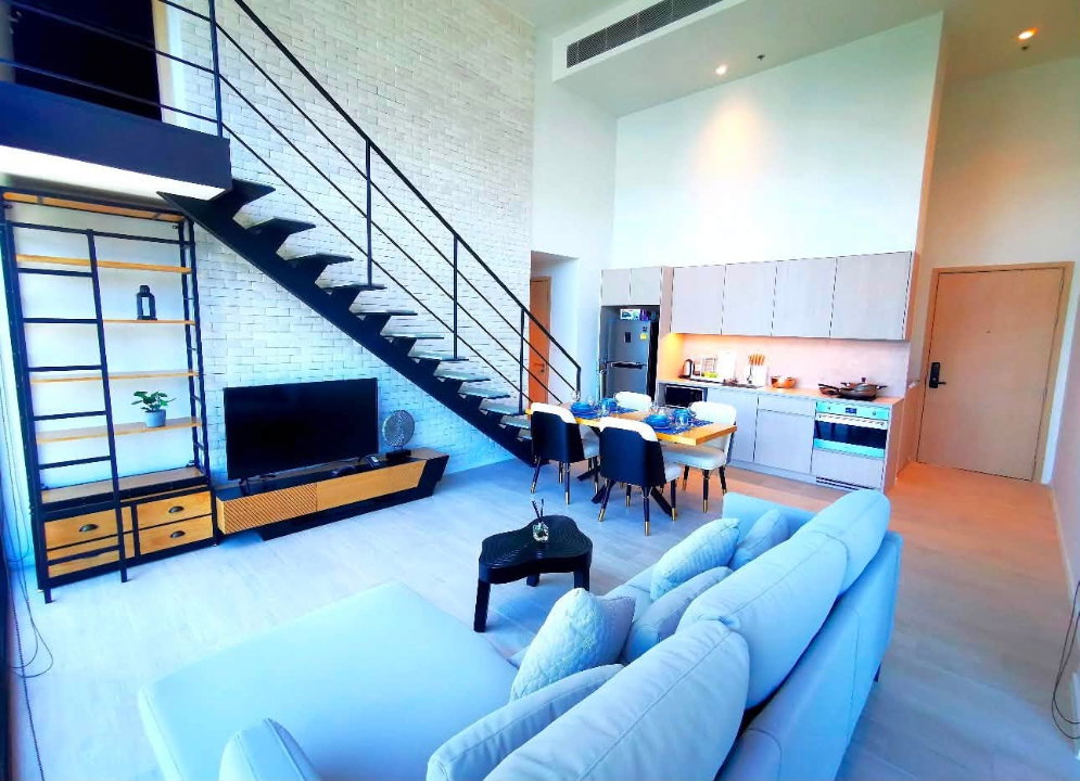 Condo for RENT : The Loft Silom 𝐒𝐢𝐳𝐞 : 75 sqm.Duplex 2 Bedroom /2 Bathroom/Corner /City view 𝐅𝐥𝐨𝐨𝐫 : 17th ✅Fully furnished