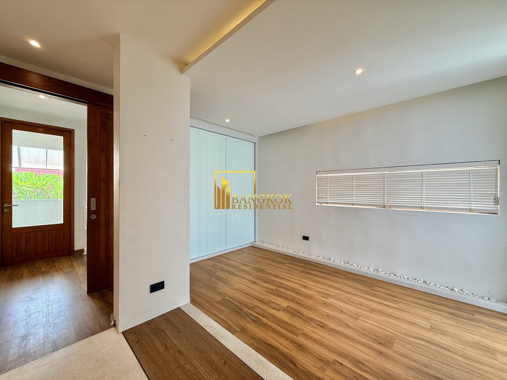 รูป Stunning 5 Bedroom Townhouse For Rent in Ekkamai Area - BR8804TH - รูปที่ 40/47