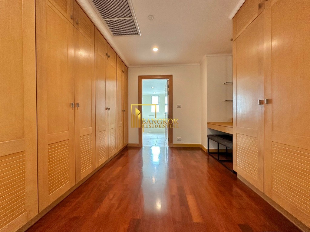 รูป Very Spacious 4 Bedroom Apartment With Private Terrace - BR0346AP - รูปที่ 37/56