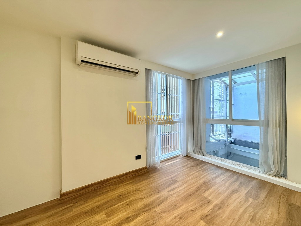 รูป Stunning 5 Bedroom Townhouse For Rent in Ekkamai Area - BR8804TH - รูปที่ 29/47