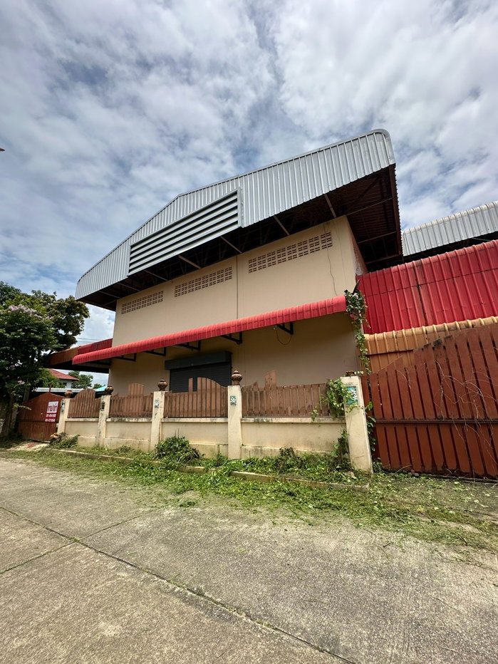 รูป ขายโกดัง 2 ชั้น พร้อมบ้าน ที่ดิน 279 ตร.ว. ทำเลหนองควาย หางดง เชียงใหม่ T. 063-6649056 - รูปที่ 1/2