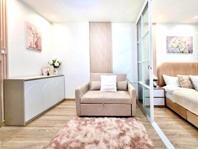 Condos for sale : Condo right next to MRT Ramintra 3 (0 meters!) near Kasetsart University.Ready to move in.