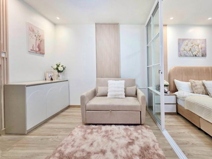 Condo right next to MRT Ramintra 3 (0 meters!) near Kasetsart University.Ready to move in.