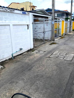 Apartment building for sale Stamford International University Hua Hin : For Sale: Land with 8 Single-Story Shophouses, 0-1-76.8 Rai (176.8 sq.m.), Hua Hin District, Prachuap Khiri Khan Province