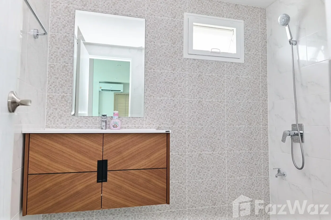 picture 4 bedrooms house 6612902 - 12/35